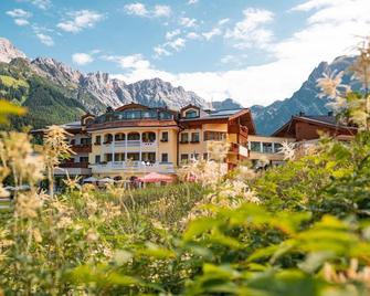 Berg & Spa Hotel Urslauerhof - מריה אלם אם סטיינרן מיר - בניין