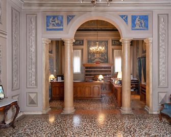 Phi Hotel Canalgrande - Módena - Lobby
