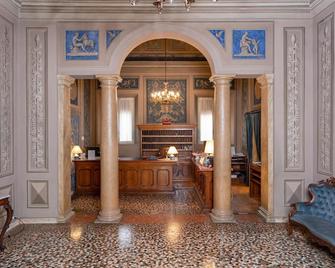 Phi Hotel Canalgrande - מודנה - לובי