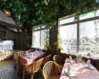 Mini Hotel Kedrovaya Pad - فلاديفوستوك - مطعم