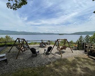 Lakeside Cottage on Quiet Bay - Diamond Point - Patio