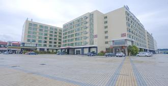 Holiday Villa Hotel & Residence Baiyun Guangzhou - Canton - Bâtiment