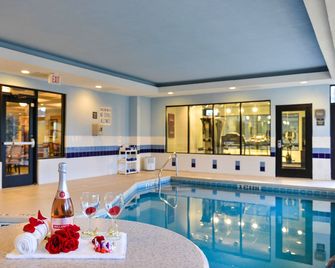 Comfort Suites Near Mcas Beaufort - Beaufort - Pool