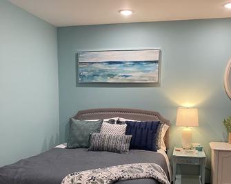 Sycamore Acres 303 Beachy vibes suite with full kitchen and living room - Lewistown - Slaapkamer