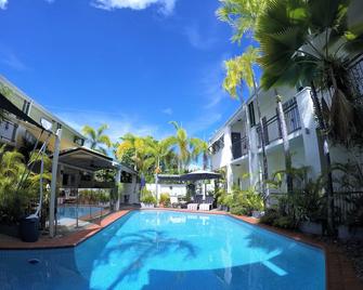 Crystal Garden Resort & Restaurant - Cairns - Pool