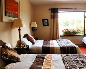 O'Sheas Ceol Na Habhann - Kenmare - Bedroom