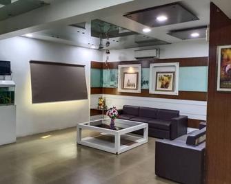 Hotel Platinum Junagadh - Jūnāgadh - Lobby