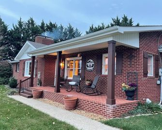 Blue Ridge Mountains Farmstead - Sparta - Edificio