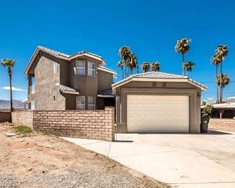 Riverfront Ruby Red Home With Private Dock - Laughlin - Building