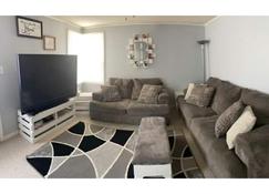 Cozy 3-bedroom residential home - Waverly - Sala de estar