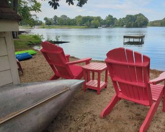 Cozy Lakeside Lodge w/Private Dock and Kids' Kayaks - Olney - Terasa