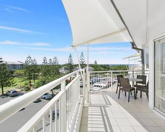 Mantra on Salt Beach - Oceanview Apartment by uHoliday - 2BR, 1BR and Hotel Room configurations available - Kingscliff - Balcony