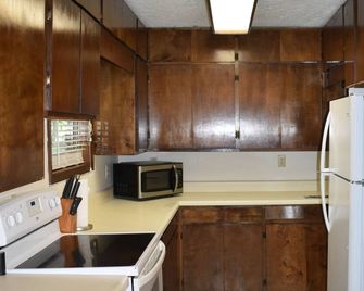 Jack's White River Fishing Resort - Mountain View - Cocina