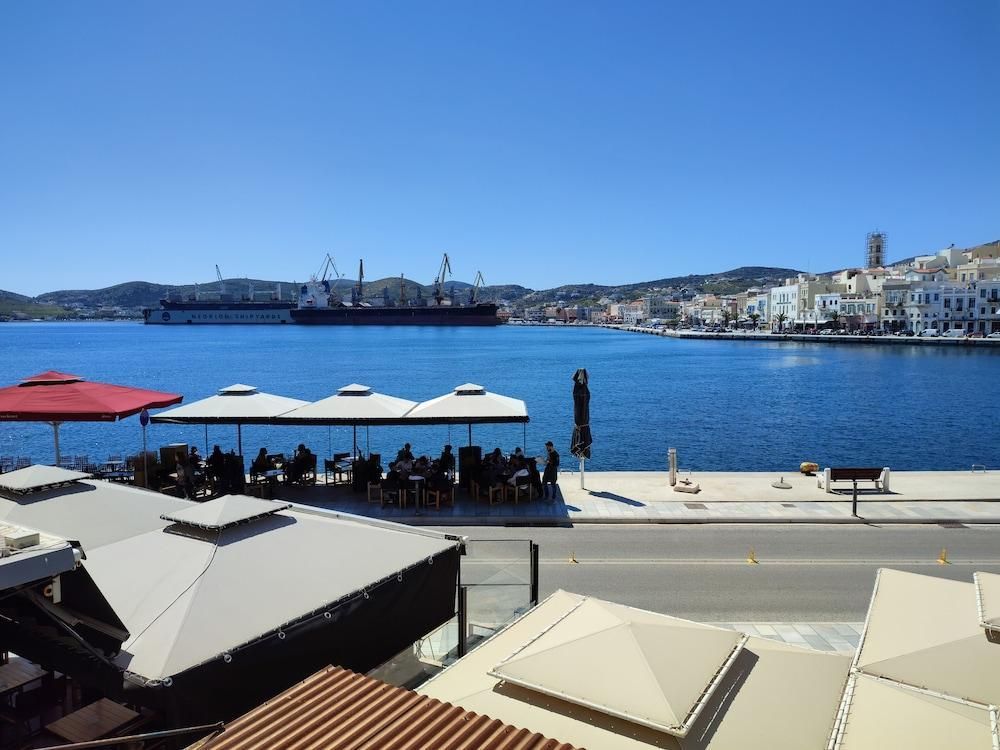 أكتايون هوتل