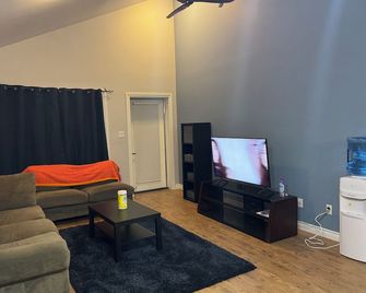 True North Elegance - Elegance at the Edge of the World, - Cambridge Bay - Living room