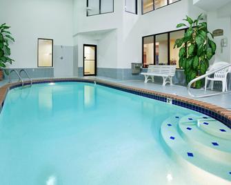 Holiday Inn Express & Suites St. Louis West - Fenton - Fenton - Pool