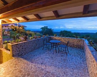 3 Bed 3 Bath Ocean View Home in Central Uvita with private pool - Ballena - Balcón