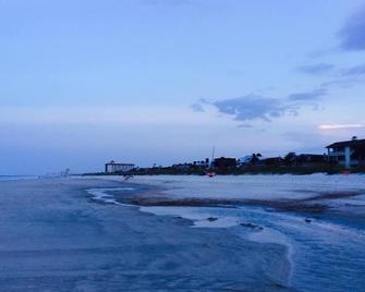Condo by the Sea, Steps to the Sand. - Atlantic Beach - Pool