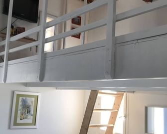 Joli Studio Avec Mezzanine - Sainte-Croix-du-Verdon - Escaleras