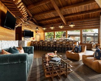 Salmon Falls Resort - Ketchikan - Salónek