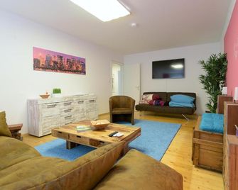 Ferienwohnungen Eibner - Dettingen an der Erms - Wohnzimmer