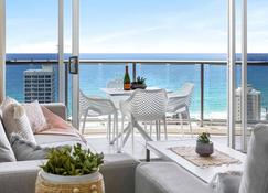 Holiday Holiday Chevron Renaissance - Surfers Paradise - Balcony