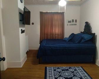 Bougainvillea Bed & Breakfast Suite #6 Sports - Wausau - Habitación