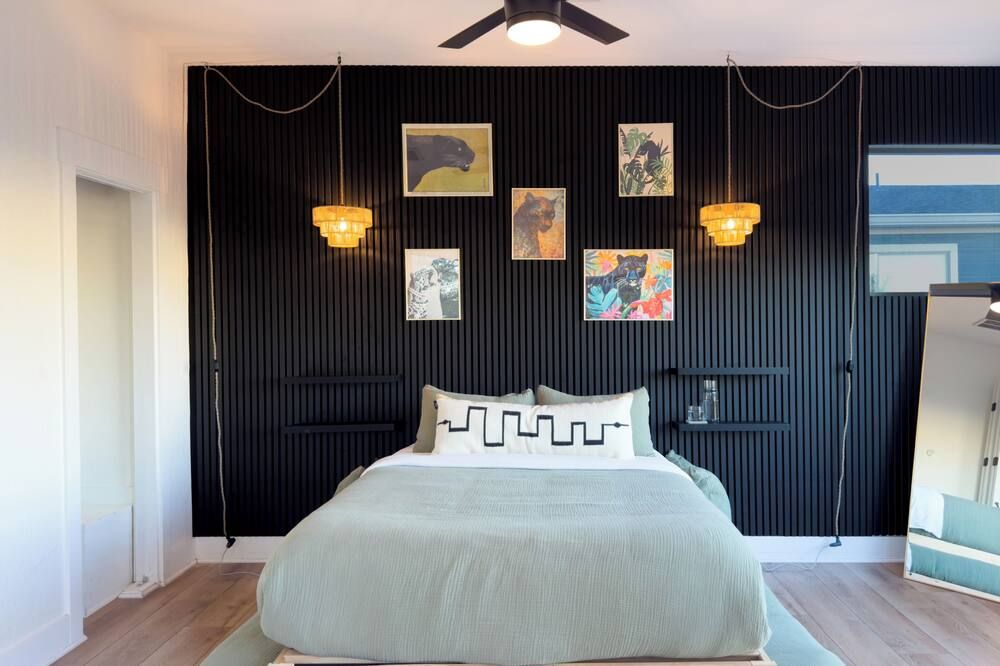 Rooftop Jungle with Skyline Views - أوستن - غرفة نوم