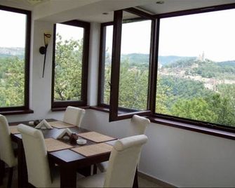 Hostel By the Hill - Veliko Tarnovo - Salle à manger