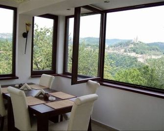 Hostel By the Hill - Veliko Tarnovo - Comedor
