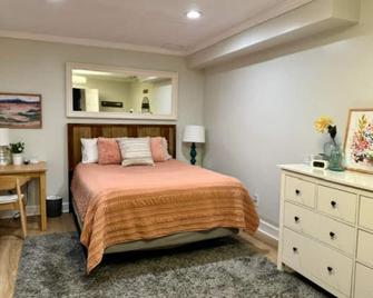 Spacious 1 BR Modern Basement Suite near GMU w/private entry - Updated Amenities - Fairfax - Bedroom
