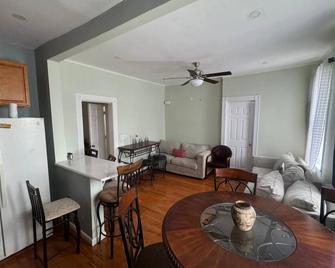 Huge 3 Bedrooms Apt 15 Minutes To Ny Cit - West New York - Comedor