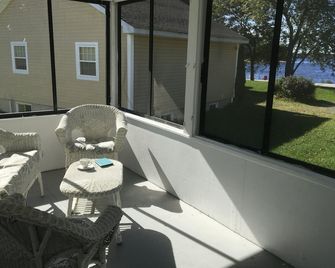Rosebank Cottage, on the River Miramichi - A Moment of Peace - Miramichi - Balcony