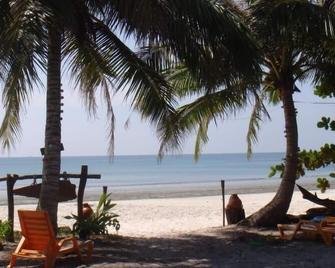 Frog Beach House - Ko Payam - Strand