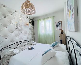 Mirò Art Room Apartment - Alghero - Bedroom