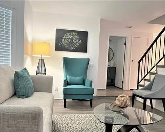 3bd Luxury - Paramount - Living room