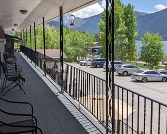 Western Riviera Lakeside Lodging - Grand Lake - Balcón