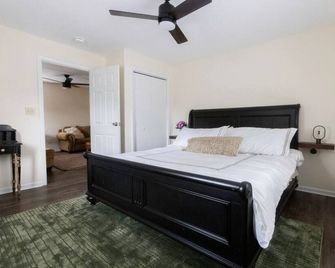 Private Classy 2nd Flr 3 Bed Apt Near Downtown - Torrington