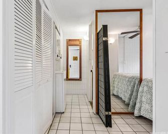 Oahu Pearl Oceanfront Punaluu Wonderful Condo - Punaluu - Pasillo