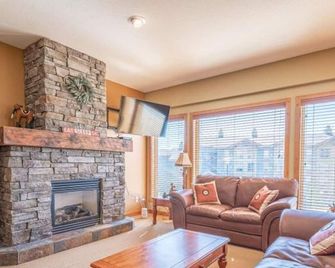 Bear's Paw Chalet - Amazing Location & Ski In-Out - Big White - Sala de estar