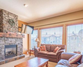 Bear's Paw Chalet - Amazing Location & Ski In-Out - Big White - Sala de estar