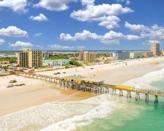 The Ocean Front Starfish Suite by Brightwild - Daytona Beach Shores - Beach