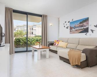 Residencial Llenaire - Полленса - Вітальня