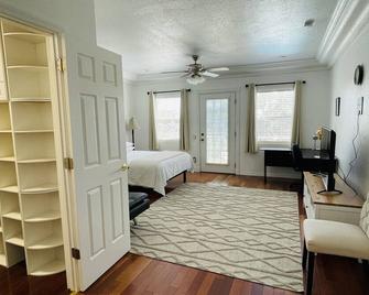 2 Bedroom Apartment - Auburndale - Bedroom
