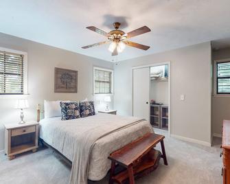Hiawassee Hideaway - Hiawassee - Bedroom