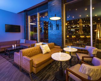 Hyatt Place Milwaukee/Downtown - Milwaukee - Bar