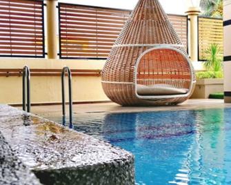 浮羅交怡海景酒店 - 浮羅交怡 - 蘭卡威 - 游泳池