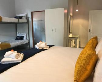 艾爾羅伊旅館 - 白河 - 懷特河 - 臥室