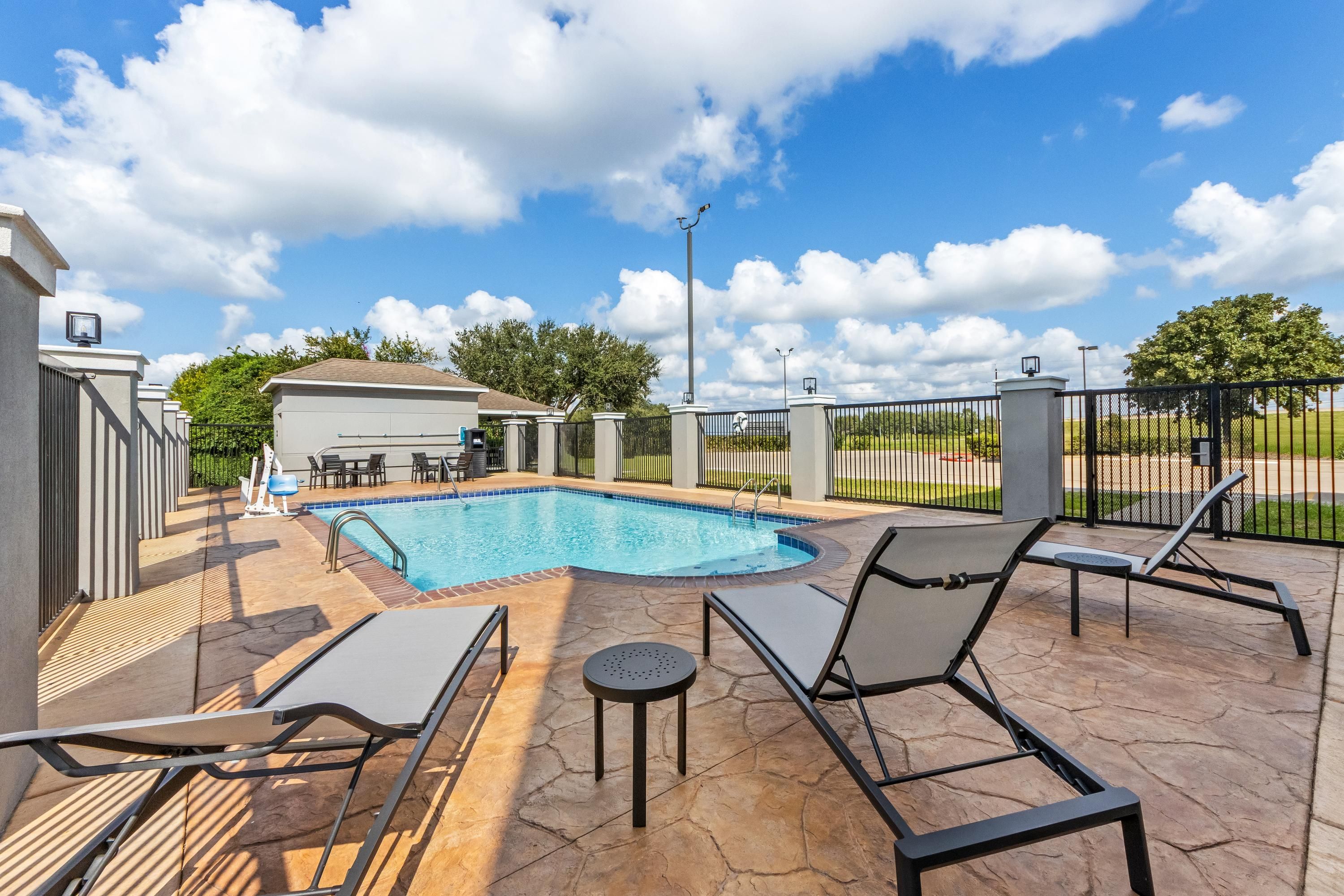 Candlewood Suites Victoria By IHG - Victoria - Piscina