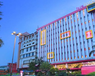 favehotel PGC Cililitan - Jakarta - Building